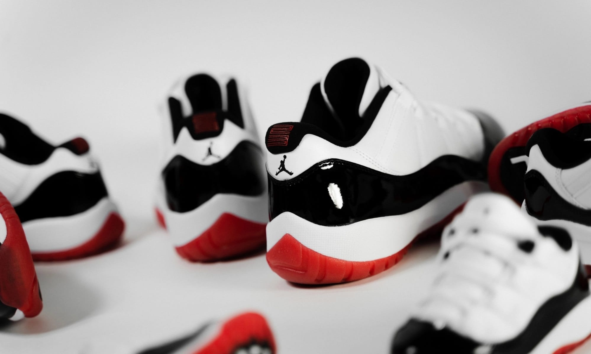 Air Jordan 11 Low Concord Bred